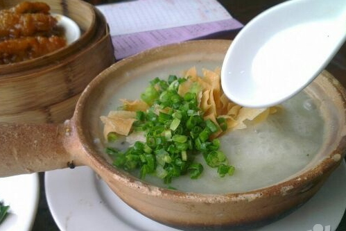 排骨梅菜粥 和大眾“親近”的菜粥