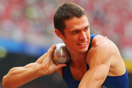 推鉛球有什麼技巧