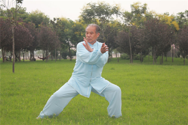 打太極拳能治頸椎病嗎 太極護頸動作推薦