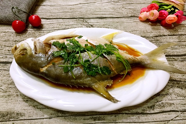 白鯧魚的做法_白鯧魚怎麼做好吃 白鯧魚的做法 怎麼做好吃