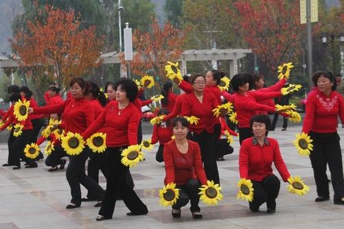 廣場舞草原兒女為主歡唱舞蹈的特點是什麼 廣場舞草原兒女為主歡唱舞蹈的特點是什麼