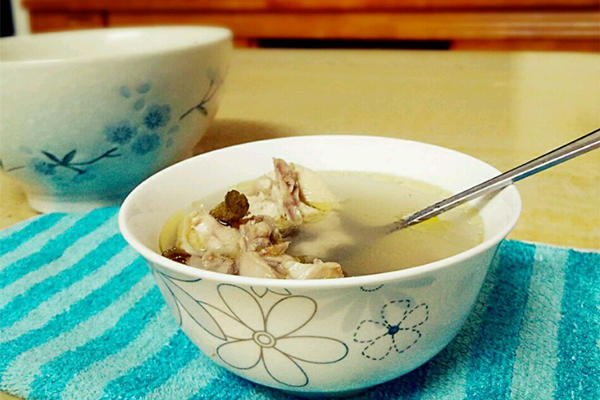 花旗參田七雞湯
