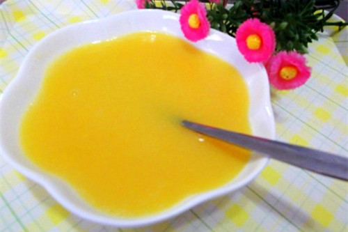 寶寶輔食吃什麼 小蜜蜂南瓜米糊