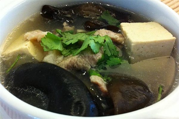 黑木耳豆腐湯