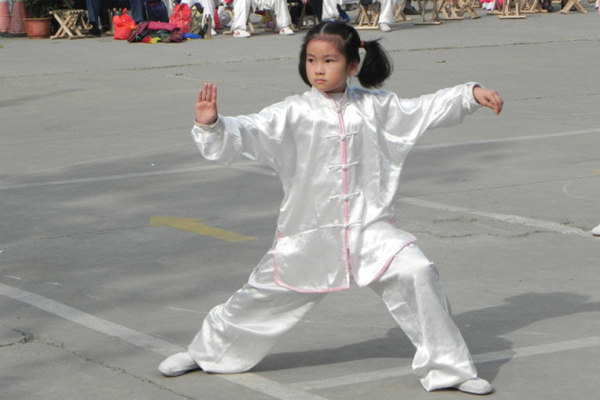 孩子學太極拳的好處_小孩可以打太極拳嗎_兒童太極拳對身體的好處