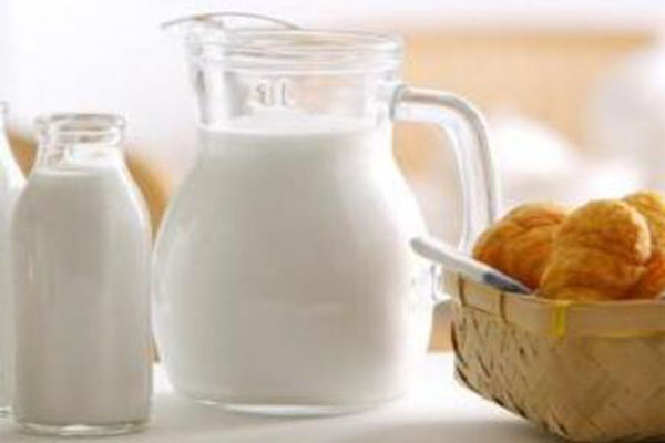 純牛奶加蜂蜜有什麼好處_蜂蜜水的作用與功效