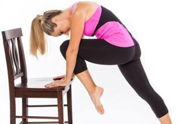 利用到椅子的減肥操 半小時就能塑身美體