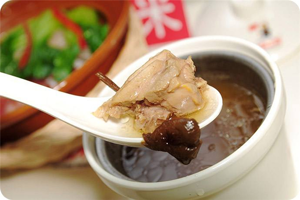 茶樹菇老鴨湯_茶樹菇老鴨湯的做法 茶樹菇老鴨湯的做法