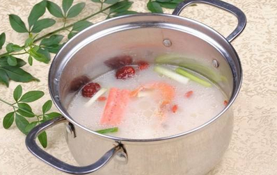 米線高湯的熬制方法_怎樣做的米線好吃_怎麼熬高湯