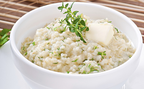 養胃粥:山藥荷葉大米粥的做法 養胃粥:山藥荷葉大米粥的做法