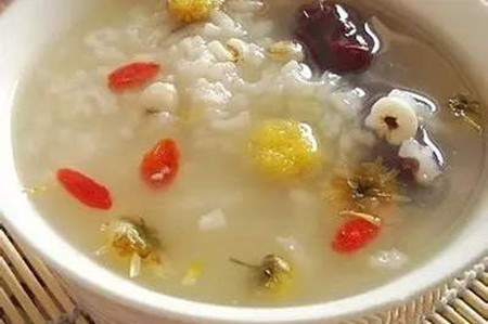 女性多喝紅棗菊花粥 補血養顏 女性多喝紅棗菊花粥 補血養顏