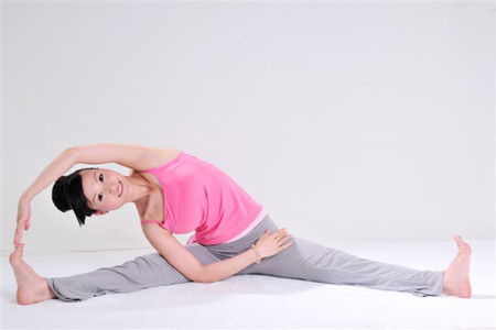 5式豐胸瑜伽讓你胸部曲線變完美