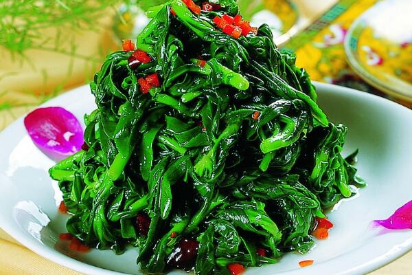 茼蒿炒肉_茼蒿炒雞蛋_茼蒿菜的做法 茼蒿菜的做法大全