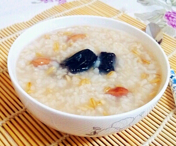 常喝燕麥紅棗粥 補血補氣不再難 常喝燕麥紅棗粥 補血補氣不再難