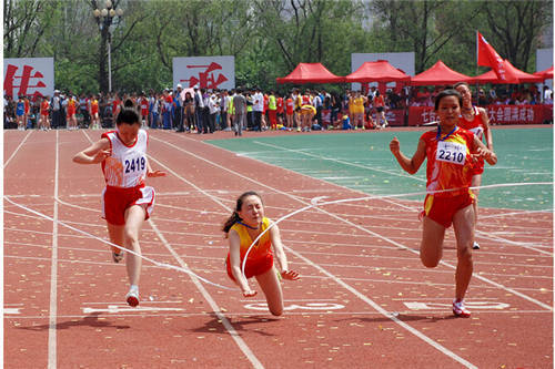是在校園裡面進行的健身運動 在學校怎樣運動