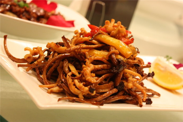 蘑菇炒魷魚_蘑菇炒魷魚的做法 蘑菇炒魷魚的做法大全