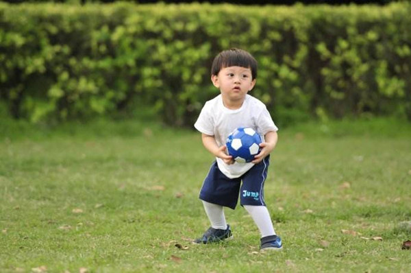 從出生起就可以做的寶寶運動