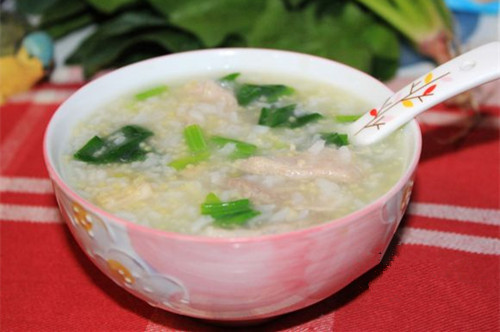 菠菜瘦肉粥 一歲寶寶的輔食 菠菜瘦肉粥 一歲寶寶的輔食