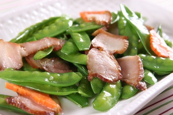 【荷蘭豆炒肉】荷蘭豆炒臘肉_荷蘭豆炒臘腸_荷蘭豆的營養價值 荷蘭豆炒肉的做法及荷蘭豆的營養價值