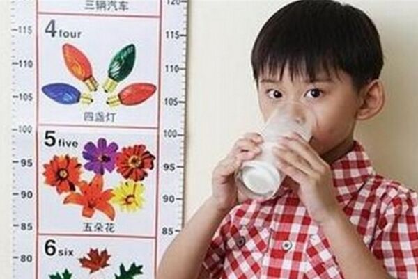 小孩吃什麼能長高,喝牛奶能長高嗎,吊單杠能長高嗎,吃什麼藥可以長高,小孩,長高