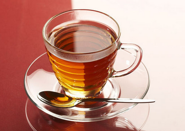 秋季天冷大傢可以喝些紅茶養生
