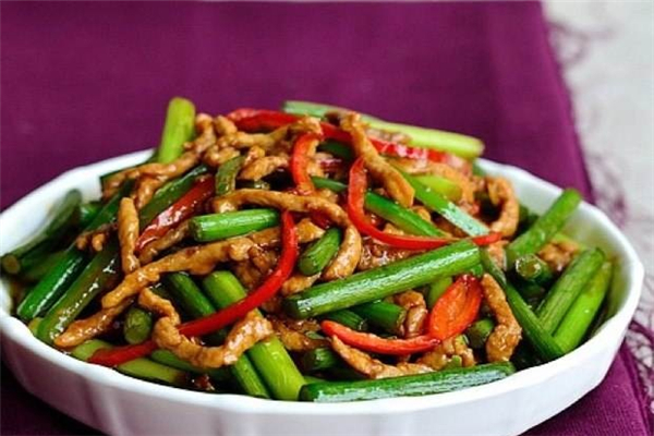 蒜苗炒牛肉_蒜苗炒牛肉的做法 蒜苗炒牛肉的做法介紹