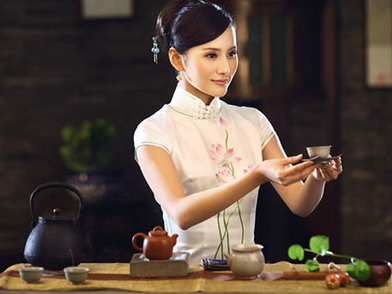 茶喝多也不好！女人過量喝茶易貧血