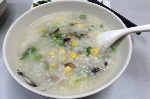 香茹玉米粥的傢常做法