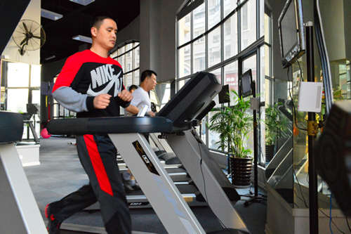 石磊運動好處多 怎樣鍛煉效果好