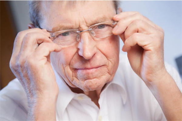 老花眼治療_如何預防_怎麼辦