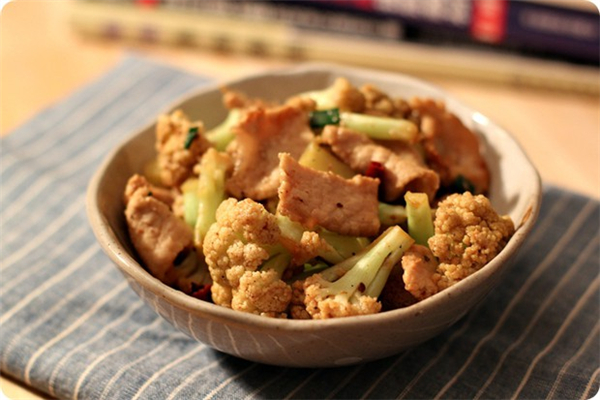 菜花炒肉的做法介紹