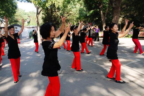 廣場舞《一生唱情歌》運動量大嗎 適合哪些人群跳