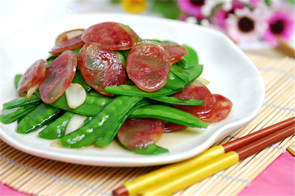 臘腸的做法大全_臘腸怎麼做好吃_荷蘭豆炒臘腸 荷蘭豆炒臘腸的做法介紹