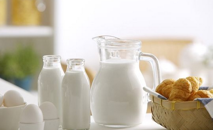 早上喝牛奶好還是晚上喝牛奶好_什麼時候喝牛奶最好