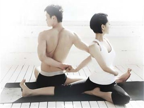 情侶減肥瑜伽怎麼練