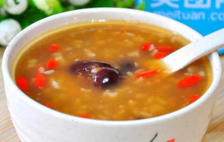 健脾養胃粥 讓你告別體虛胃寒的噩夢 健脾養胃粥 讓你告別體虛胃寒的噩夢