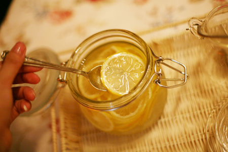 早晨一杯熱檸檬水幫你減肥