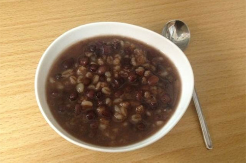 女性經期多喝紅豆薏米紅糖粥