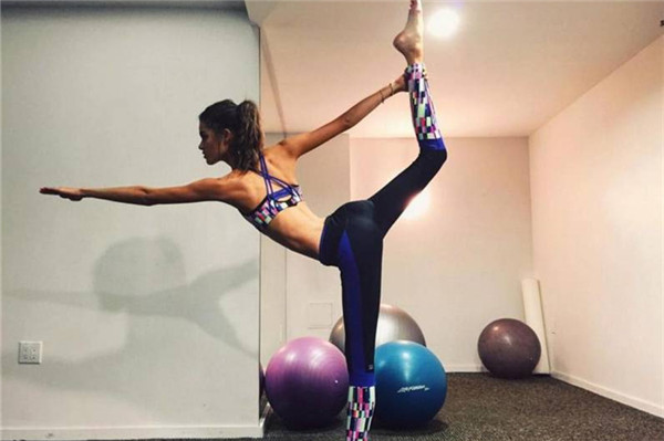 五項微運動鍛煉全身 足不出戶也能健身