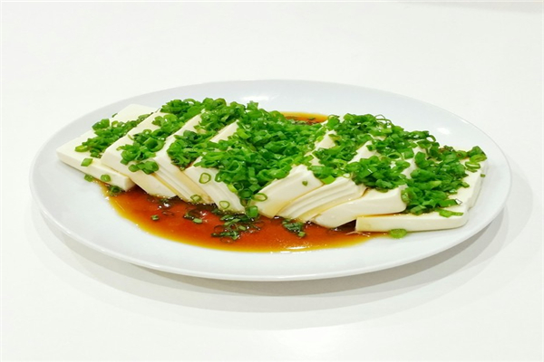 小蔥拌豆腐的做法_小蔥拌豆腐_小蔥拌豆腐一清二白 小蔥拌豆腐的做法介紹