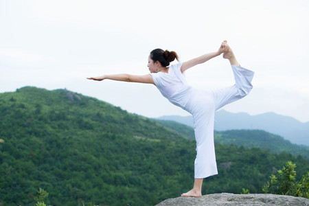簡單易學的瑜伽動作讓你享瘦不停  　