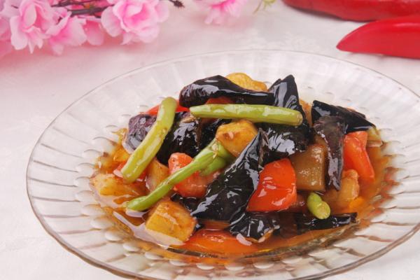 西紅柿燒茄子怎麼做 茄子做法盤點