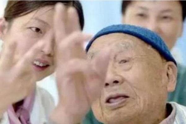 白內障手術後吃什麼_手術後註意事項_白內障的原因及癥狀