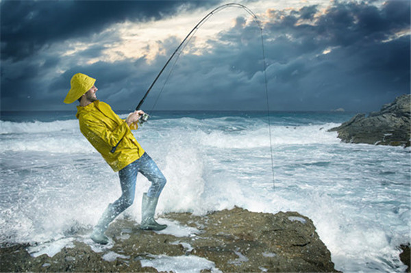 冬季下雨天釣魚如何釣大魚