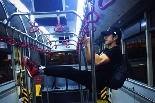 教你在公交車上健身 簡單明瞭
