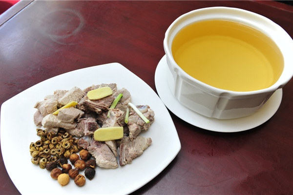 夜貓子的養生湯 西洋參石斛燉瘦肉