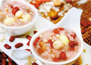 蓮子紅棗粥怎麼做 蓮子紅棗粥有什麼功效 蓮子紅棗粥怎麼做 蓮子紅棗粥有什麼功效