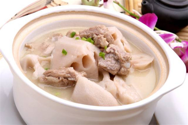 排骨蓮藕湯的做法_蓮藕燉排骨 排骨蓮藕湯的做法介紹