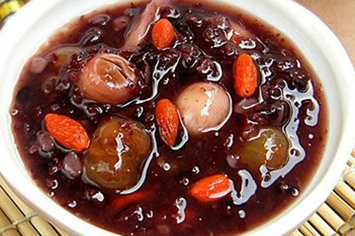 補血食譜 桂圓阿膠紅棗粥 補血食譜 桂圓阿膠紅棗粥