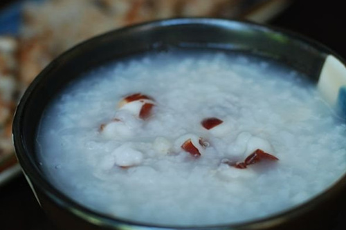 芡實薏米粥 夏季祛濕健脾的好幫手